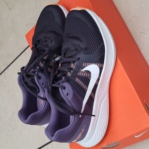 Womens 8.5W Nike Run Swift 2